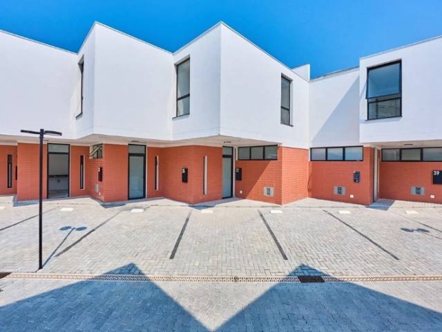 #5325 - Sobrado para Venda em Ubatuba - SP